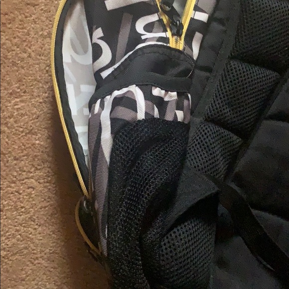 FUL TRAVEL BACKPACK Black and White